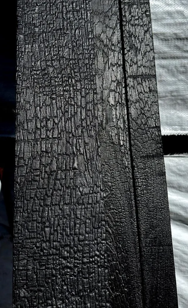 Bardage Chêne Brûlé Peau de Crocodile — Shou Sugi Ban
