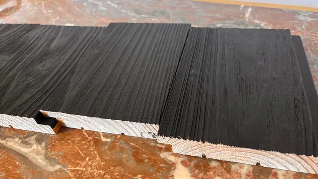 Mélèze de pays : Mi-Bois Brossé + Noir 21x135mm