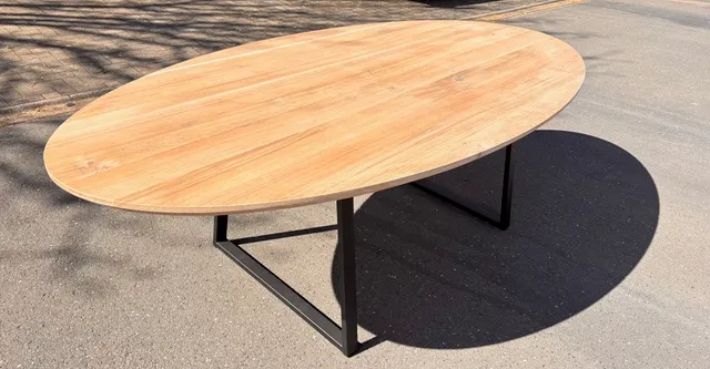 Table en Frêne massif Oval 2.40m et 2.80m
